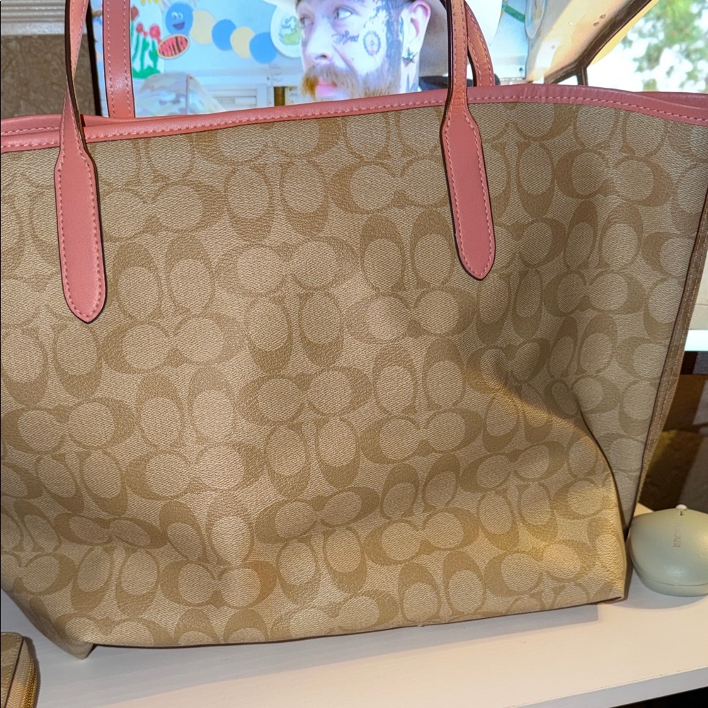 Coach X Disney Cinderella signature tote bag and wallet - Picture 10 of 12